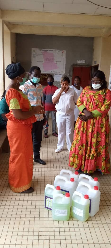 UBChemAlumni's tweet photo. Delighted to announce the success of our phase 1 distribution exercise on 26.06.2020.

With support from our generous donors, #COVID_19 hygiene supplies produced by @UBuea’s, Department of Chemistry, Cameroon were distributed to institutions &amp; facilities in the South-West Region. https://t.co/1RyTe9mqZ9