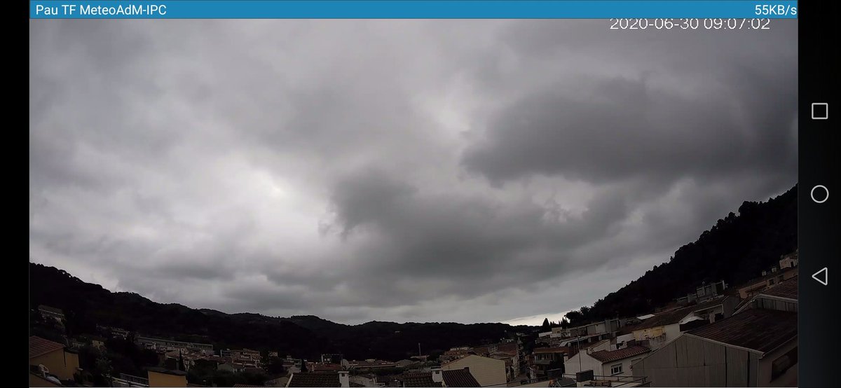 MeteoAdM's tweet photo. #Bondia des de la part alta #ArenysdeMunt Avui últim dia del #juny2020 i 1a nit tropical (temp. >=20°C) 20,6°C a causa d'uns ☁️ baixos que han continuat ben densos durant tota la #nit i que a hores d'ara encara són ben presents amb 23,2°C i una sensació de 31°C #xafogor #Batec https://t.co/bZOhlACTpE