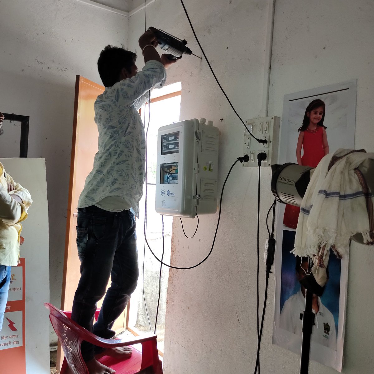 tekale_sohan's tweet photo. CSC WIfI CHOUPAL  के माध्यम से महाराष्ट्र राज्य मै जिल्हा बीड ब्लॉक अंबाजोगाई से हर गाव Wifi और इंटरनेट को २४*७ सेवा ग्रामीण गाव मै मिले इसलिये GPON CSC CENTER पर Shifting करते समय  Csc Team champ vle Sohan Tekale https://t.co/s4ZwZmHRRo