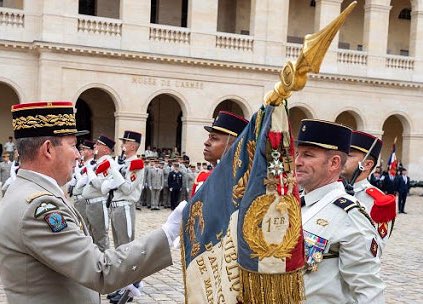ChronoFil's tweet image. 30 juin 2015 : Le 1er régiment d’artillerie de marine est dissous.

Plus ancien régiment des Troupes de marine mais aussi le plus décoré des régiments d’artillerie française, son emblème a été confié en 2019 au Centre de formation des militaires du rang de la 9e BIMa.