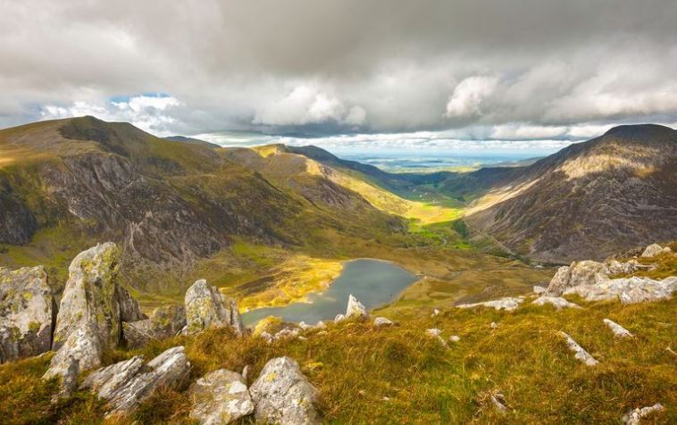 WalesOnline's tweet photo. Campaign launched to stop Welsh place names being changed into English  https://t.co/tlHbYnjqQw https://t.co/VRAHvq6hy5