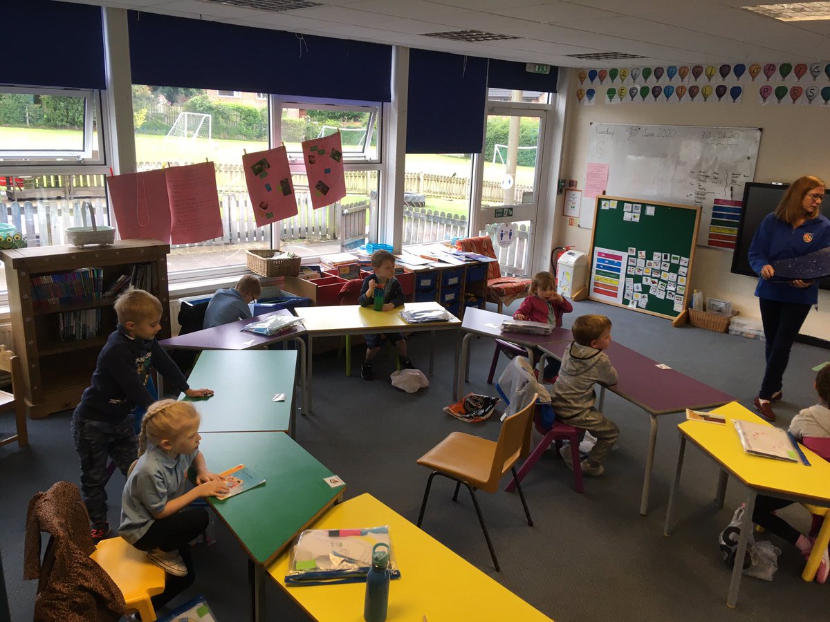St_Gregorys_RC's tweet photo. There’s a buzz in these bubbles! Chatter and laughter and learning all rolled into one. What a start to the day @St_Gregorys_RC #bubbletastic #happychildren #happylearners https://t.co/3NYiki2DQY