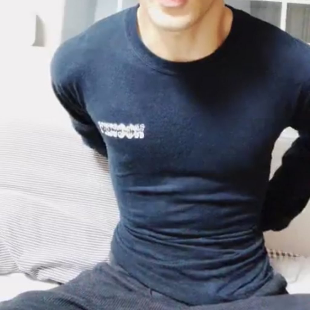 นี่อะไรอ่า มาร์ค แกทำไร