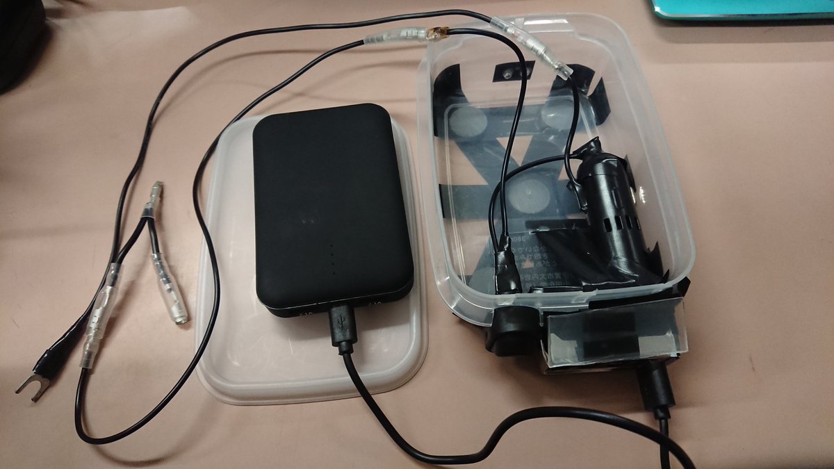 えあれ على تويتر 仕事で使ってる車にシガーソケットが無いので直接24v電気を取ってusb充電出来る装置作ってた 電源切っても充電出来るようにバッテリーも搭載 我ながらいい出来映え えあれ على تويتر 仕事で使ってる車にシガーソケットが無いので直接24v電気を取ってusb充電出来る装置作ってた 電源切っても充電出来るようにバッテリーも搭載 我ながらいい出来映え
