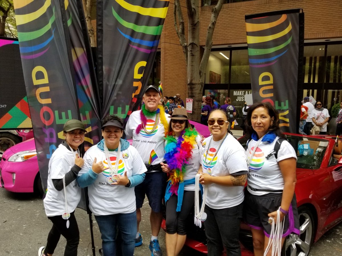mar7879's tweet photo. 2017 BayArea Chapter Board... When in San Francisco.. U lead a Pride Parade!! :) @LEAGUEatATT #LifeAtAtt #Leagueatattpride #leagueatatt #TUCoitCrew #CelebrateYourself #BestSelfEver https://t.co/KM8zarKkBk