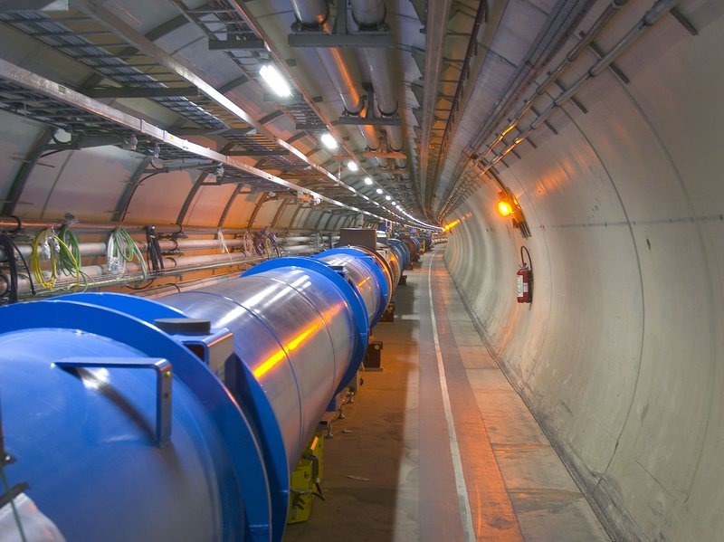 Not technically an experiment but the Large Hadron Collider, the world's highest energy particle accelerator, definitely deserves to be in this thread. The  #LHC at  @CERN is a 27km-long underground tunnel that accelerates protons to almost the speed of light!