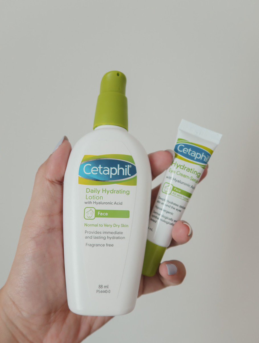 kdnutsu's tweet photo. ใครที่ผิวขาดความชุ่มชื้นต้องชอบ #Cetaphil สองตัวนี้ Daily Hydrating Lotion และ Hydrating Eye Cream-Serum เนื้อบางเบามาก ใช้คู่กันคือปังเลย มีส่วนผสม HYA และสารสกัดจากธรรมชาติ เนื้อซึมไว ใช้แล้วรู้สึกผิวฟูๆเหมือนได้เติมน้ำให้ผิว แต่งหน้าติดดีมาก ปลื้มมมอะ #ไว้รีวิวห้ามขายของโว้ย https://t.co/tLVL3nEE12