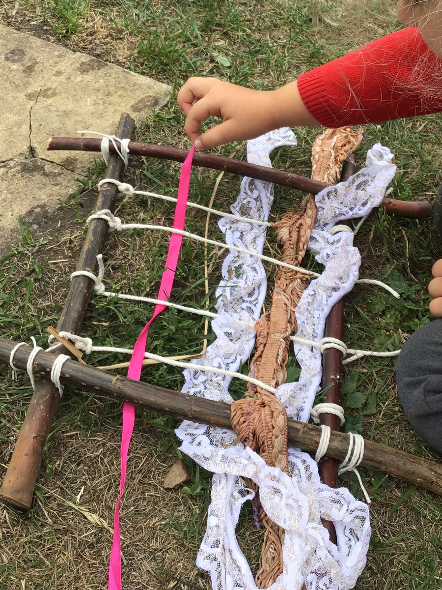 HTAClassF1's tweet photo. Today we talked lots about different feelings we have. We made bubble wands and thought about things that makes us happy. We also weaved different materials choosing colours that we thought made us feel happy, sad, excited and angry. #HTAHealthyWeek https://t.co/H7YxDb023o
