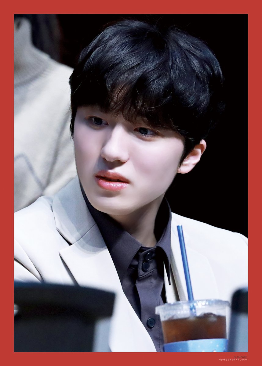 SF_orzato's tweet photo. 포토북 안에서 ���은 4컷

#SF9 #에스에프나인 #찬희 #CHANI https://t.co/wVi1IaHecx