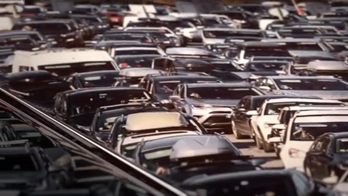 LCyclable's tweet photo. Le lobby voiture menace la liberté d’expression.

✅Le lavage de cerveau à coups de SUV qui détruit notre climat et santé est autorisé.

❌Mais l’ARPP censure cette pub pour un vélo car “anxiogène”! https://t.co/LwottEB1Gh

👉https://t.co/u0QDbfqzjk

@VanMoof @Elisabeth_Borne https://t.co/lRWBQxl6hZ
