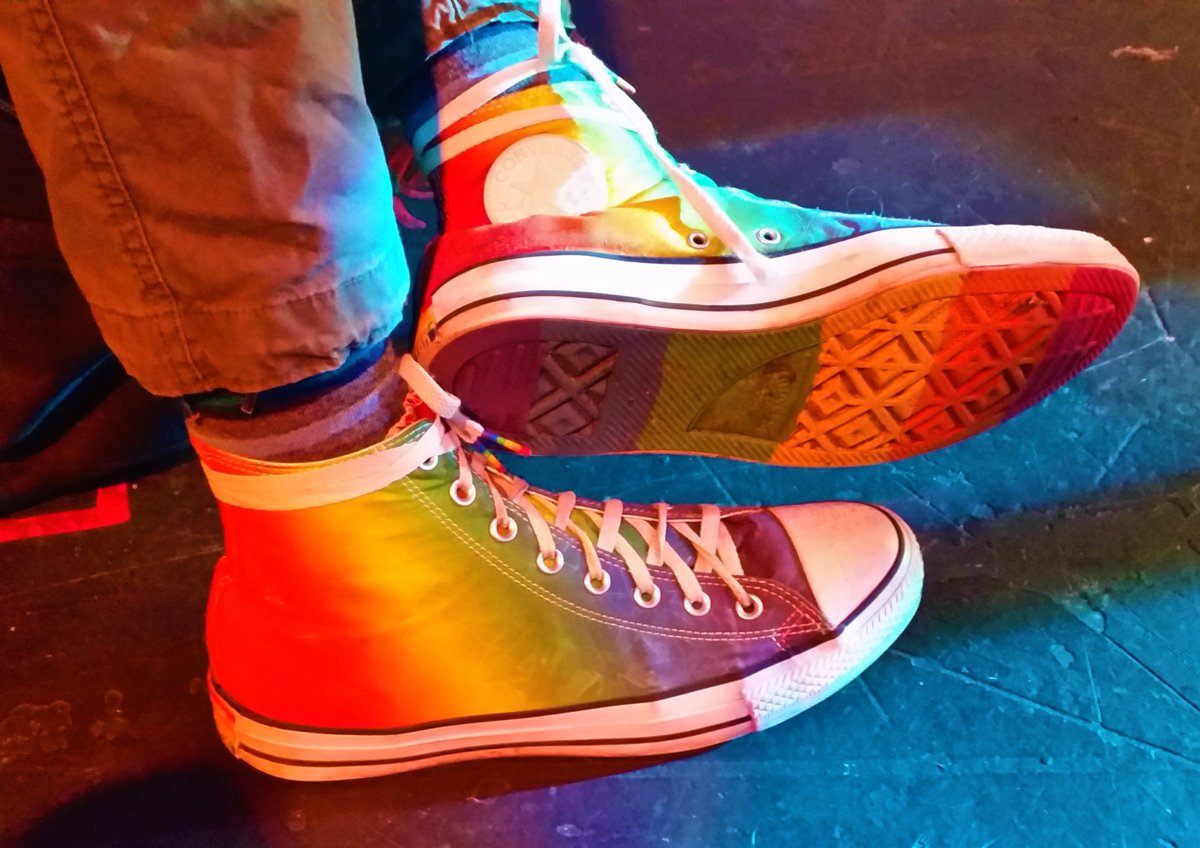 Tem637's tweet photo. @mishacollins @NOH8Campaign @KSWISS I saw someone wearing these at your panel at Comic Con in London a year ago and had to take a photo. I love them! #HappyPrideMonth #NOH8 🏳️‍🌈🌈 https://t.co/A4gRuyIhk8