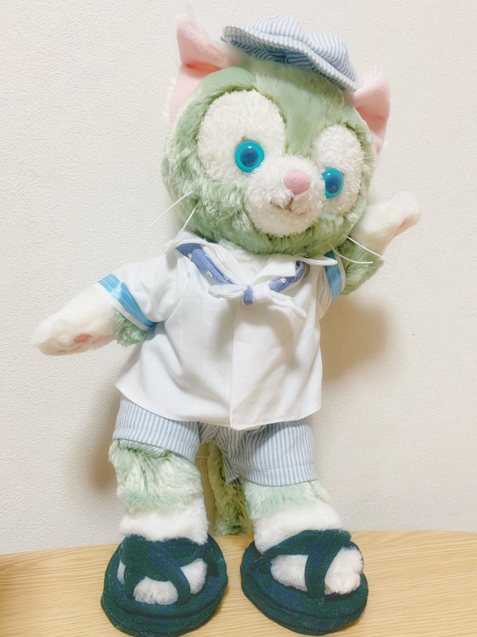 Kei ジェラトーニ ハッピーバースデー かわいいくてモフモフな癒しの芸術家 早く海で会いたいです 今月のお洋服のジェラとイラストでお祝いです ジェラトーニ誕生祭 ジェラトーニ生誕祭 ジェラトーニ6周年 ディズニー ディズニーイラスト