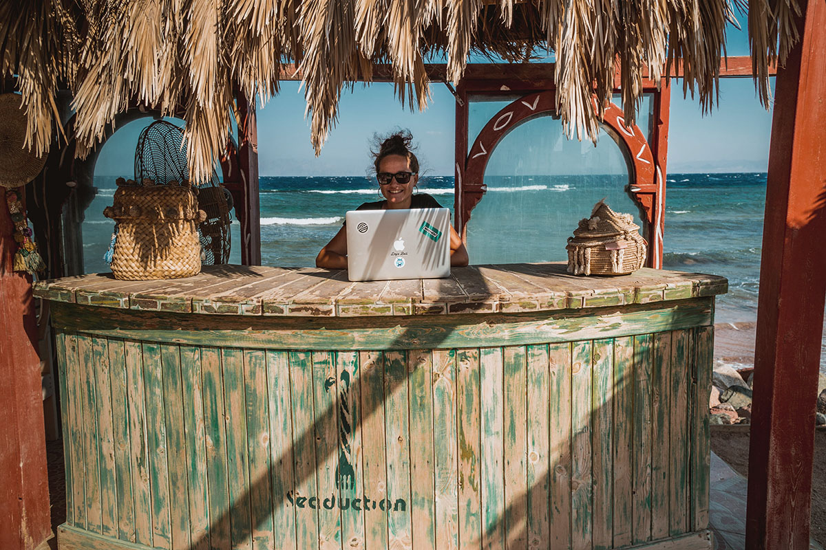 StrideTreglown's tweet photo. For the desk-bound, the unfulfilled and the adventurous, 'Work From Anywhere' sounds like heaven 🌍 But what's the reality behind the glamour? @Careershifters uncovers the highs and lows of being a digital nomad: https://t.co/IUwT85xmim #TalkingSpaces009 https://t.co/oL28GOM9ik