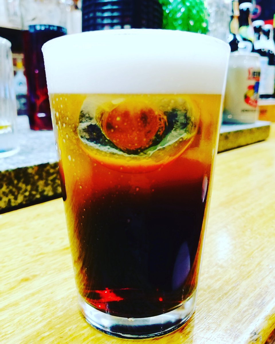 Biermutten, el nuevo vermut preparado en el Leiner, con gotas leiner y crema de cerveza. #vermut #madrid #taberna #parroquia #malasaña #bier
