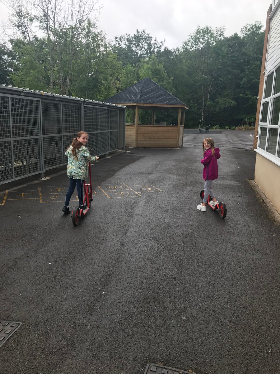 Springwood_Prm's tweet image. #springraglan are enjoying their first day back at school. We are doing really well with the two metre rule and is still able to have fun with our friends that we have missed so much. 🌈