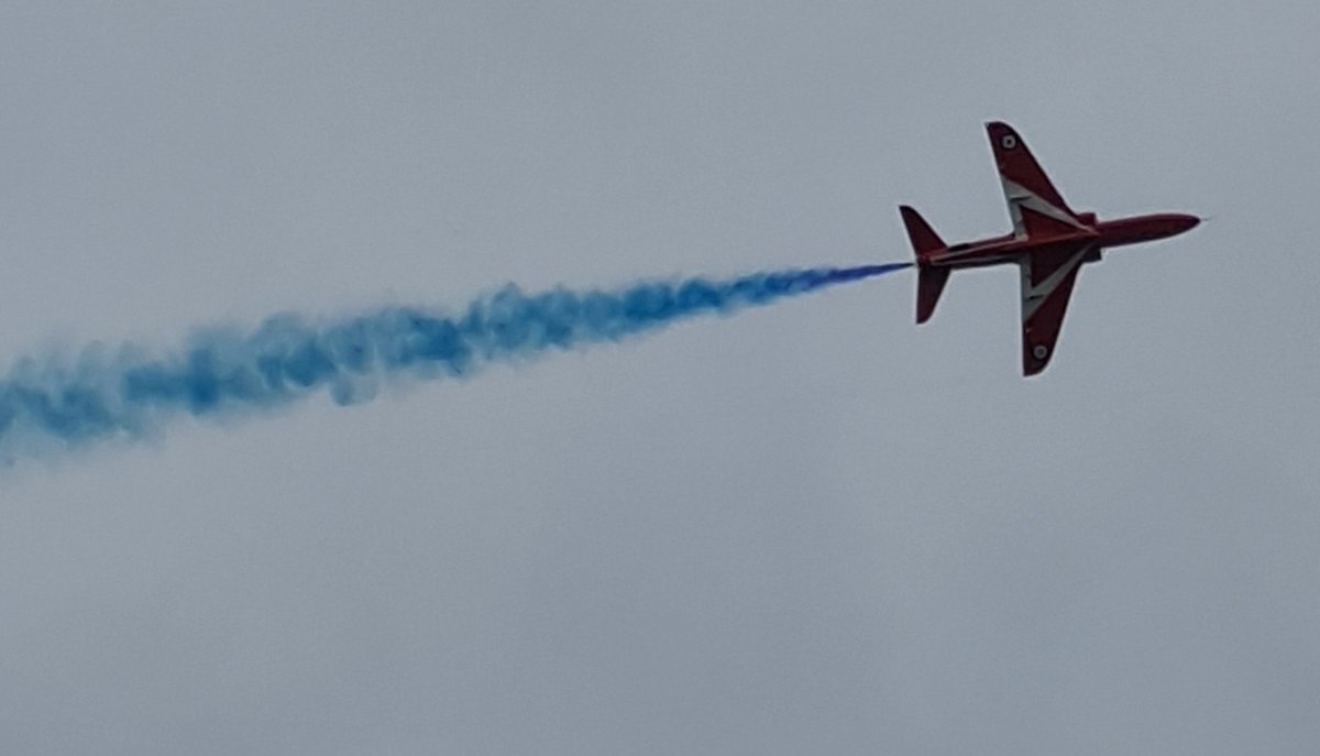 tinaleggitt's tweet photo. Amazing display this morning. Thank you 👌💝 #redarrows https://t.co/kNQKRb9adK