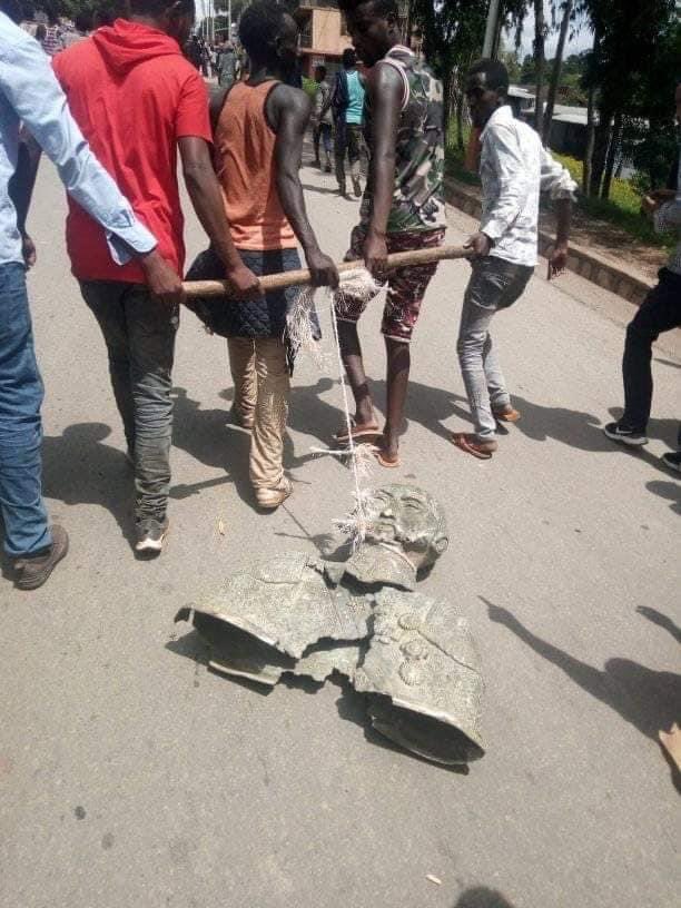 Statue of Dictator Haile Selassie in Harar has been destroyed, the first of many.