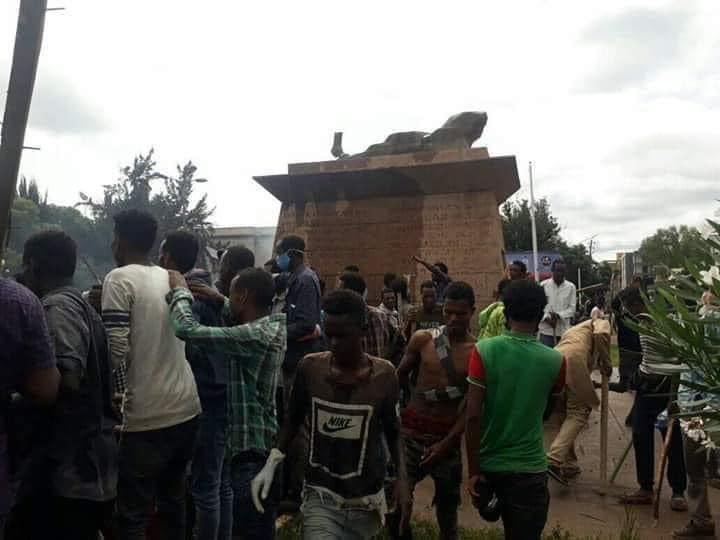 Statue of Dictator Haile Selassie in Harar has been destroyed, the first of many.