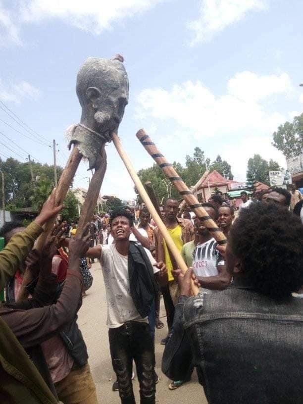 Statue of Dictator Haile Selassie in Harar has been destroyed, the first of many.
