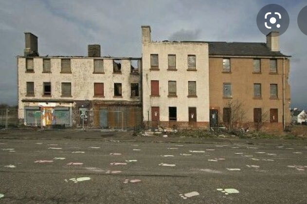 Kev_Hibs_07's tweet photo. Was the last place left standing Singhs shoap! #Niddrie #SchemeLife #GoodTimes https://t.co/sISX2Ud4D1