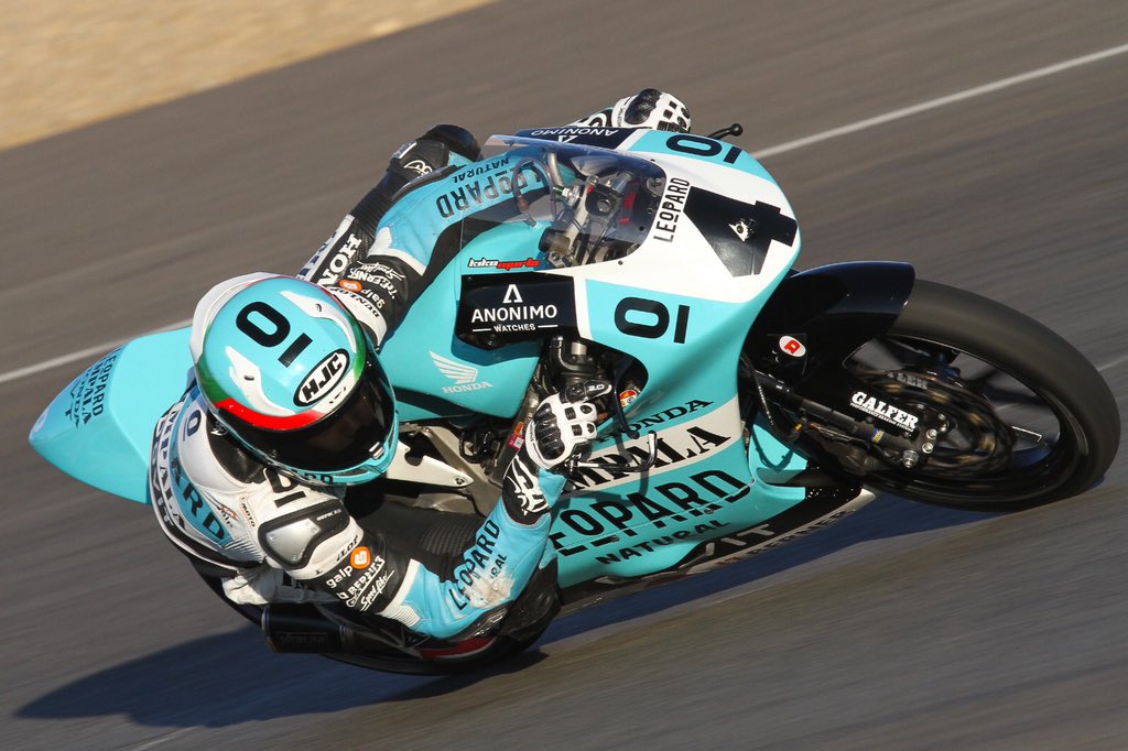 Desafortunadamente, nuestro piloto Kiko Maria no podrá participar en las primeras carreras de la temporada ya que sigue recuperándose de la dura lesión que sufrió en invierno mientras entrenaba intensamente para preparar su salto a #moto3 y ha necesitado una nueva operación para