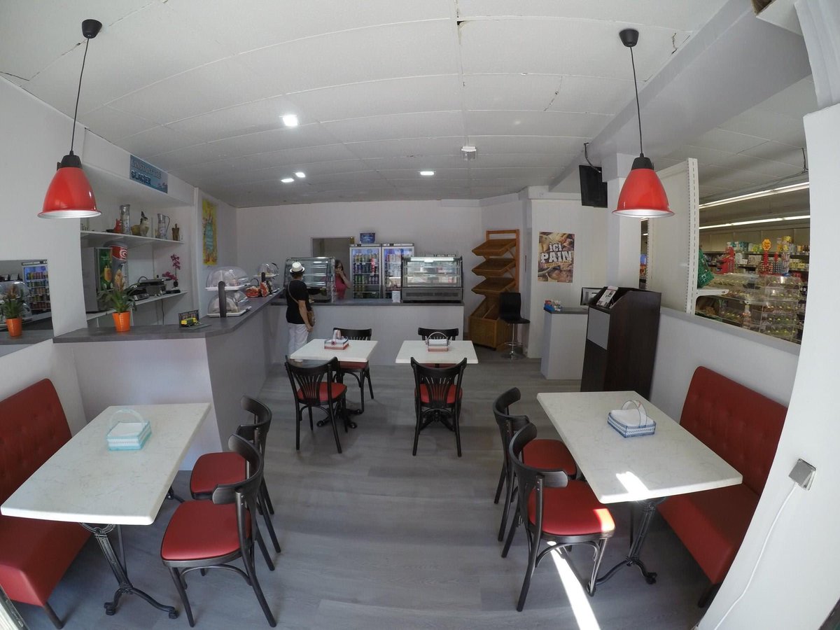 villedebessan's tweet photo. #info #commerce un espace détente créé au sein de la supérette #ChezMarie place de la mairie à #Bessan https://t.co/qSgccOG2PV