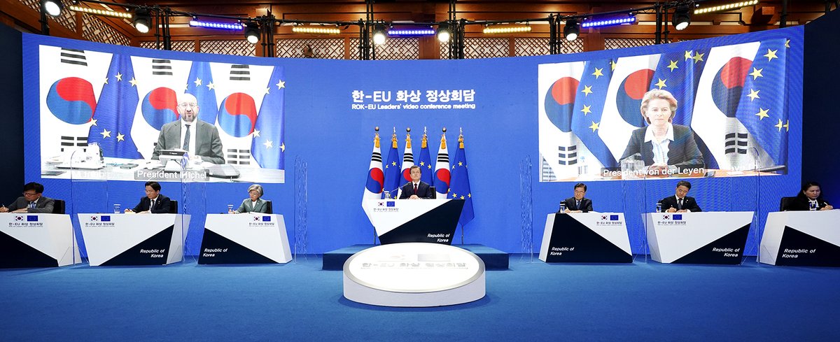 <한-EU 화상 정상회담>

‘유럽 그린 딜’ 정책을 통해 
글로벌 기후 환경 문제 해결을 
주도하는 EU 신지도부의 
리더십에 경의를 표하며, 
우리 정부가 추진하는 
‘그린 뉴딜’ 정책의 중요 파트너가 
되길 기대합니다.

www1.president.go.kr/articles/8819