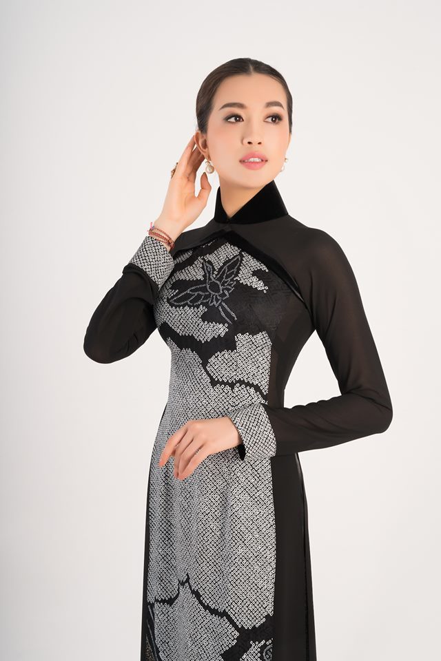 Some black áo dài designed by Võ Việt Chung.