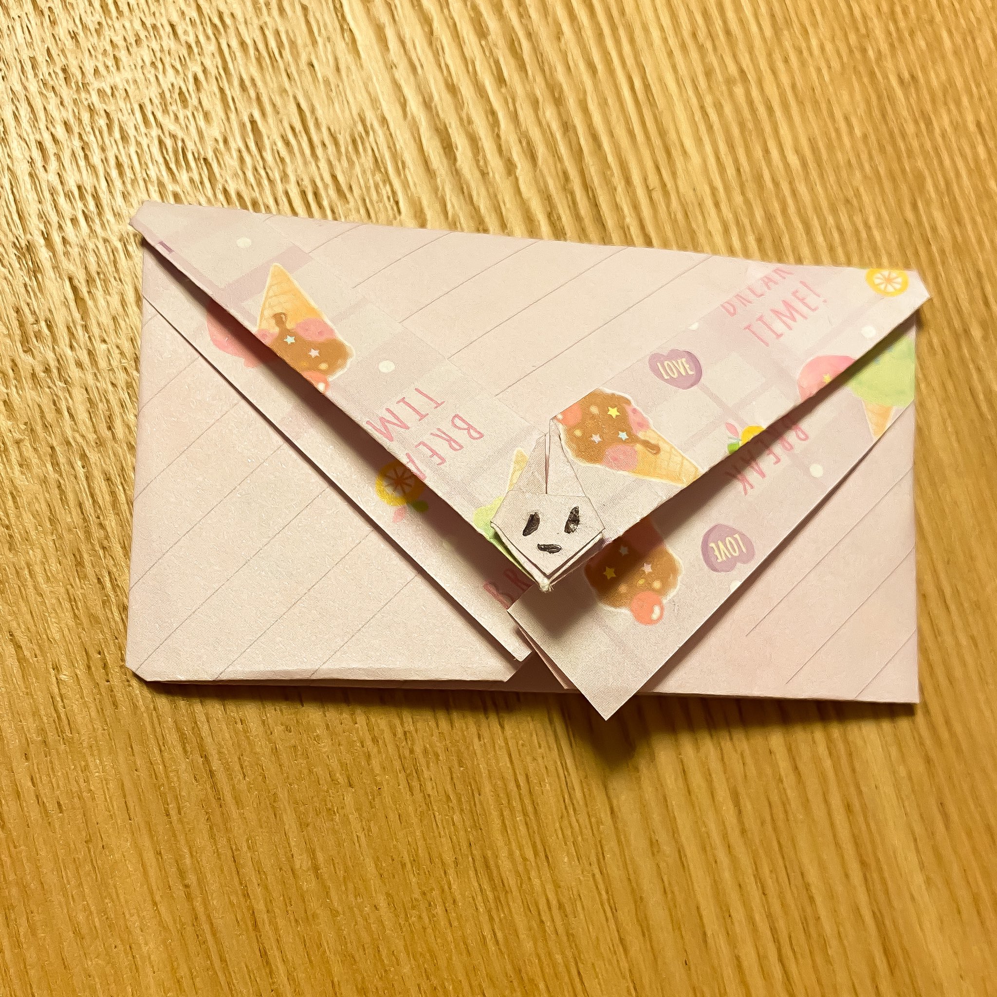 なちゅ A Twitter 7歳が おともだちに お手紙を書いてん って自分で折った便箋 を見せてくれたんだけど あまりのかわいさにヒェ ってなった ちっこいウサギがいる ヒェ こんなかわいい折り方があるのね ヒェ なちゅ A Twitter 7歳が おともだちに お手紙を書いてん って自分で折った便箋 を見せてくれたんだけど あまりのかわいさにヒェ ってなった ちっこいウサギがいる ヒェ こんなかわいい折り方があるのね ヒェ