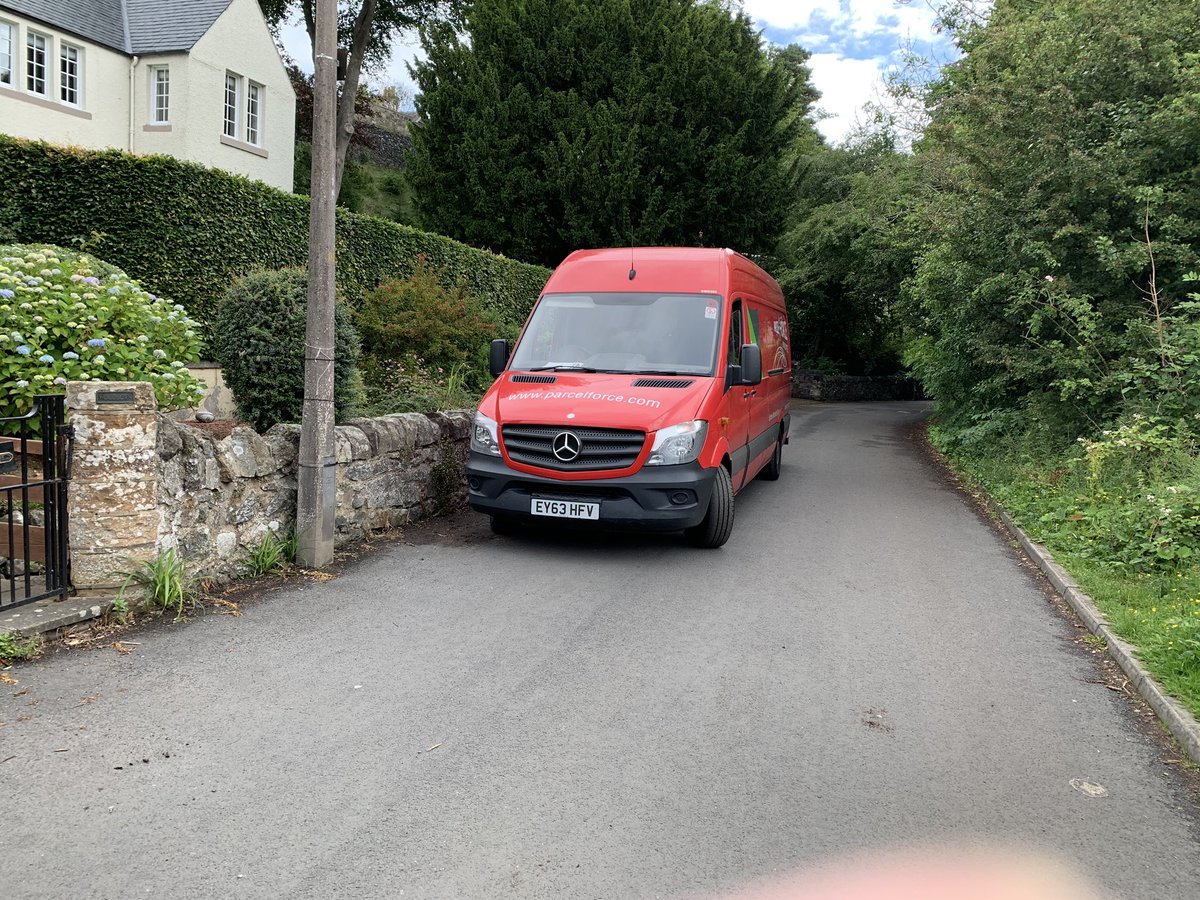 wbm1874's tweet photo. Hey @parcelforce! The driver of this van deliberately reversed into me this morning. I had to drag myself and bike into the hedge to avoid him. He knew I was behind him, I’d caught his eye in his wing mirrors. His responses when challenged were:
1/n https://t.co/hlFhTXaR5L