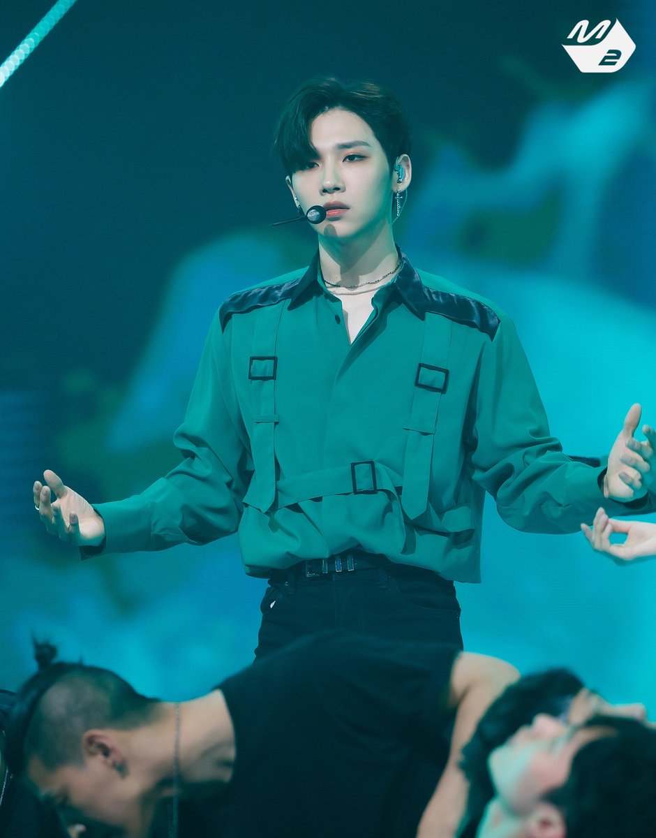 woongace's tweet photo. 🌑

                          🌸   Konseptimiz renkler olur da Surreal isimli bir şarkı olmadan olur mu? Bu şarkı ile vokal yeteneğimizi ön plana çıkarıyoruz, ABNEW-nim. https://t.co/cetL6u67qE