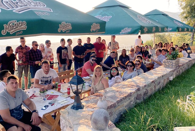 SD_CRNAGORA's tweet photo. Prošlu nedelju obilježilo je druženje Omladine #SDBar praćeno osmijesima, lijepim vremenom i dobrim raspoloženjem
Od ove poštujući mjere #Ministarstvazdravlja nastavljamo na kreativne načine da jačamo timski duh po kojem su naši mladi najprepoznatljiviji
#staytuned
#OmladinaSDBar https://t.co/neZAW9YJgD