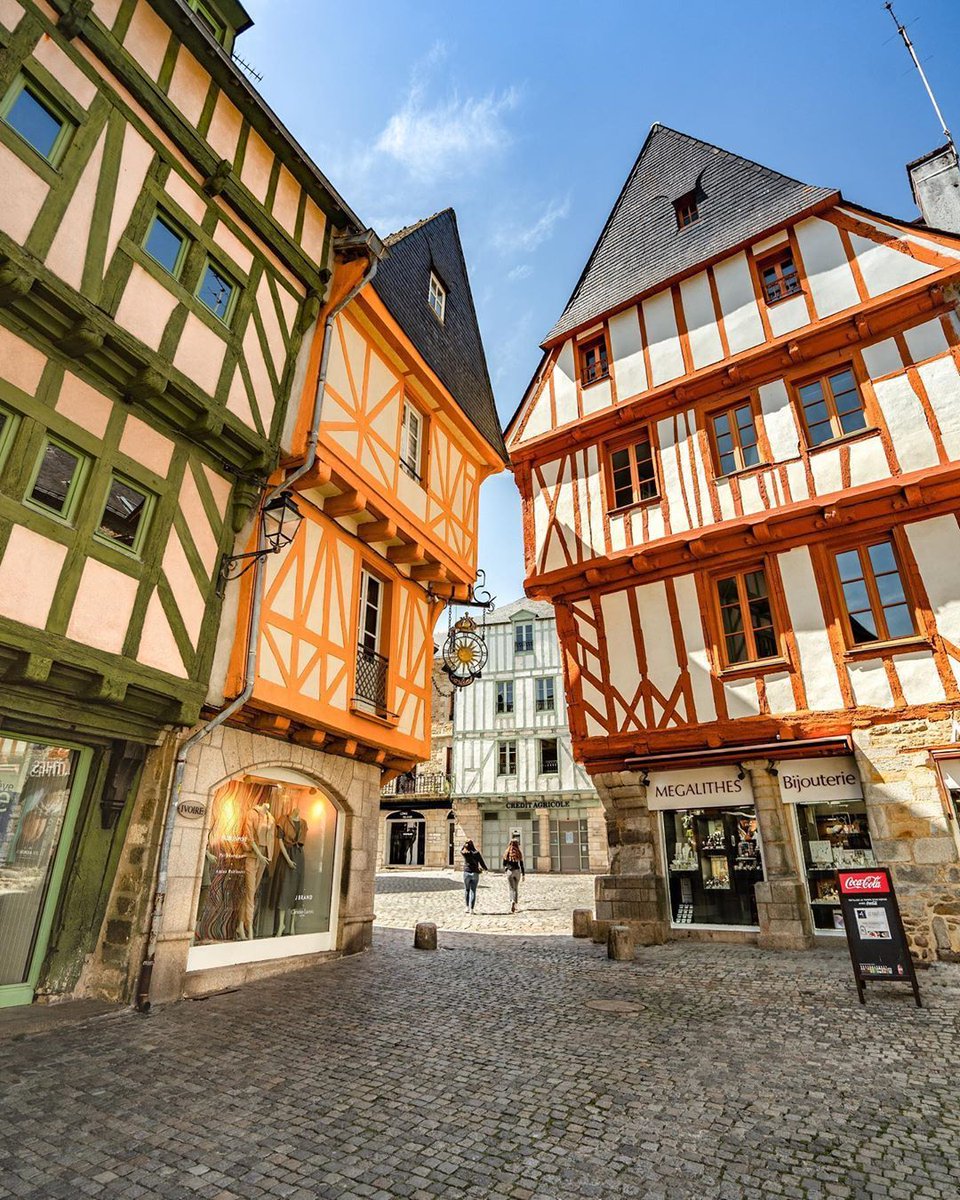 #ExplorelaFrance tweet media