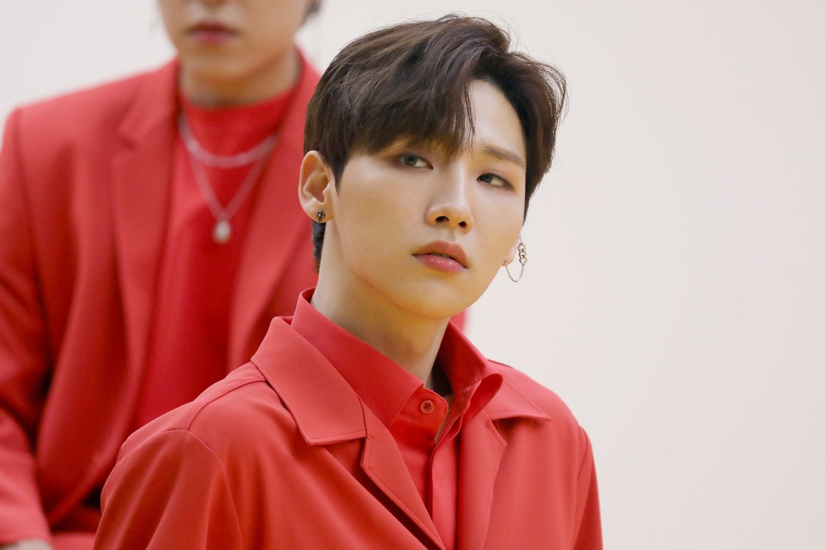 woongace's tweet photo. 🌑

                          🌸   VIVID albüm fotoğraflarımızın arka çekimlerinden sonra The Answer klibinin arka fotoğrafları yayınlandı. Nasıl buldunuz ABNEW? https://t.co/VT87xaQP95