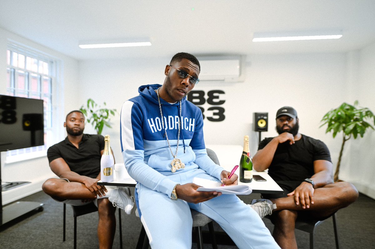 Tana0121's tweet photo. Signed and sealed.🍾 Thankyou too my team for help making this happen, I really came from the mud!!!   Joined the @virginrecords team 🚀 and the hard work begins now! https://t.co/GOIix7bBgW