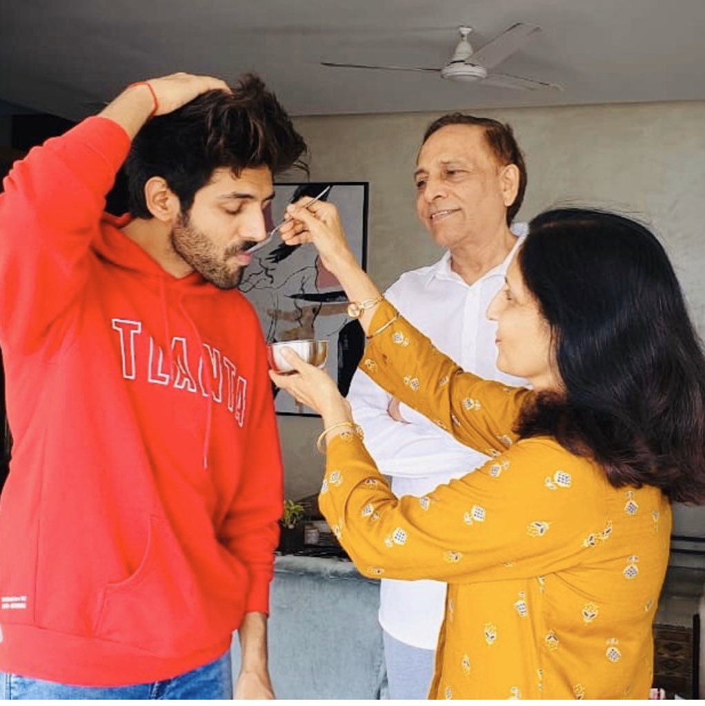 TheAaryanKartik's tweet photo. Gearing up for Modi ji’s Address to the Nation !! https://t.co/sLitdJZK4Q