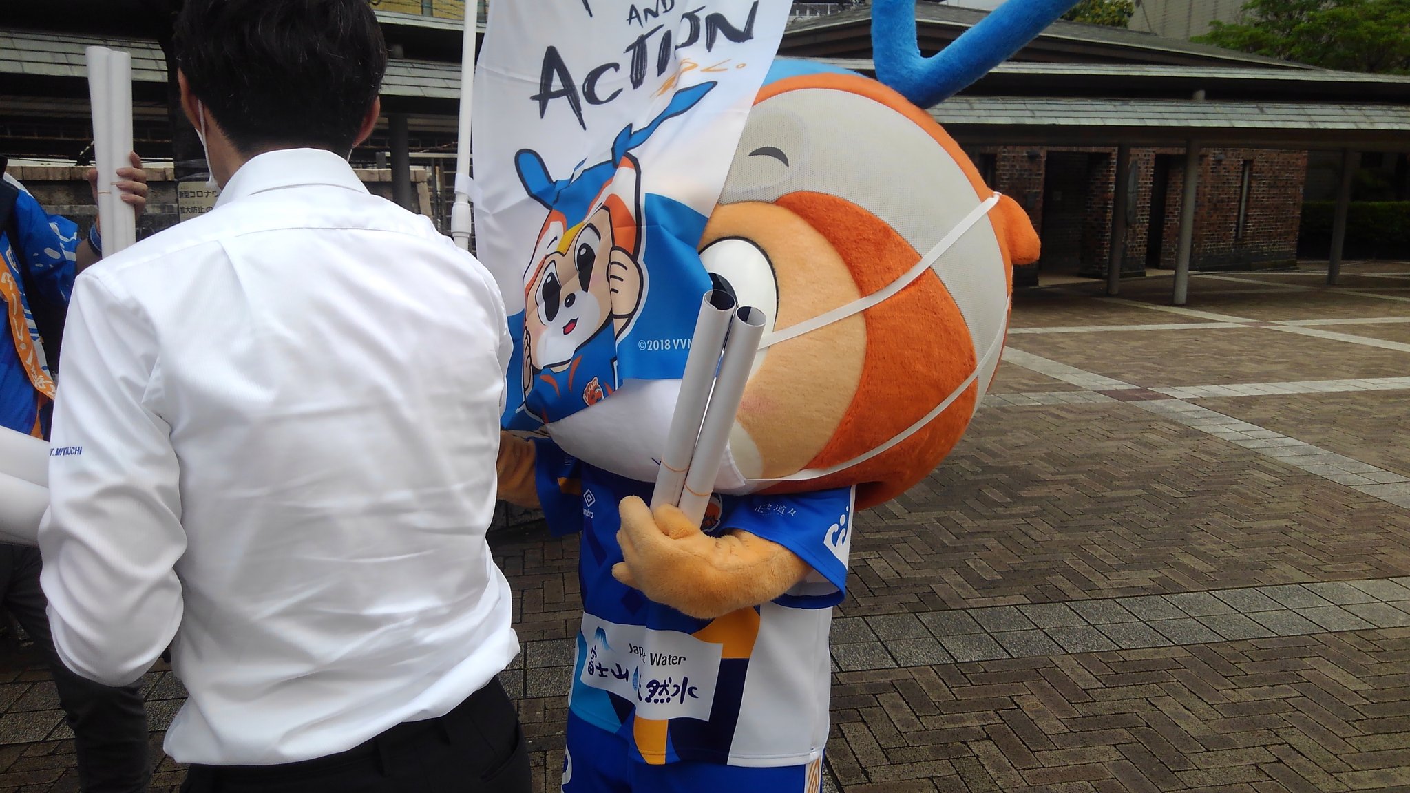 ヴィヴィすけ なんとあざといヴィヴィくん笑 Vvaren ヴィヴィすけ なんとあざといヴィヴィくん笑 Vvaren