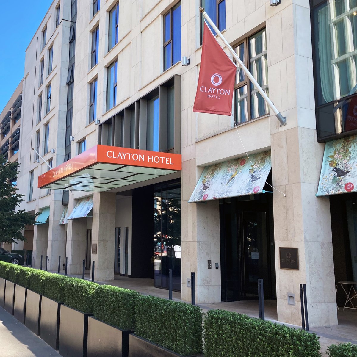 CB1_Development's tweet photo. You might notice something different about @ClaytonHotel at #CB1 when it reopens this weekend: the new signage has been unveiled! The hotel has been welcoming key workers during lockdown and will be taking bookings again for stays after 4th July #ClickOnClayton https://t.co/u2Kn3LPJqo