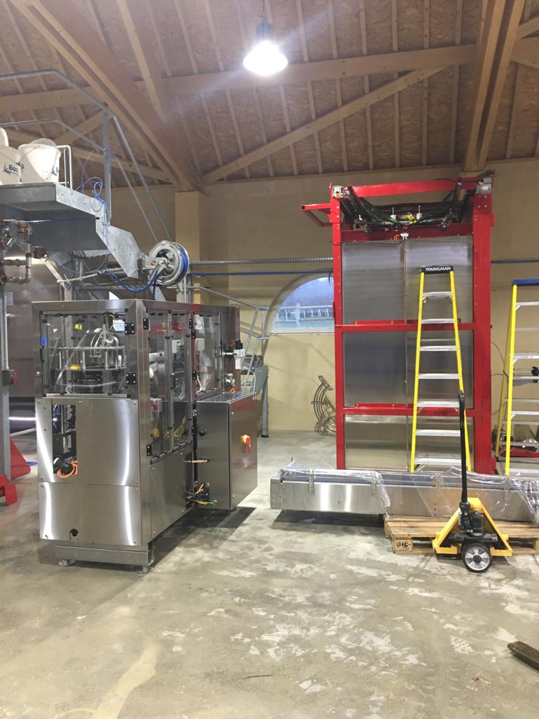 equip_core's tweet image. Un petit #flashback sur notre voyage à @BrasseriePOPIHN pour une installation passionnante d'un système complet d’encanettage par contre-pression @codimfg installé par Core! Video á suivre...#canning #bière