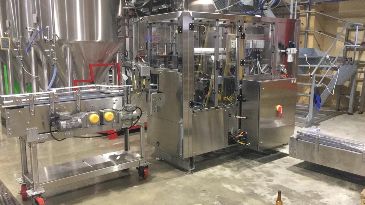 equip_core's tweet image. Un petit #flashback sur notre voyage à @BrasseriePOPIHN pour une installation passionnante d'un système complet d’encanettage par contre-pression @codimfg installé par Core! Video á suivre...#canning #bière