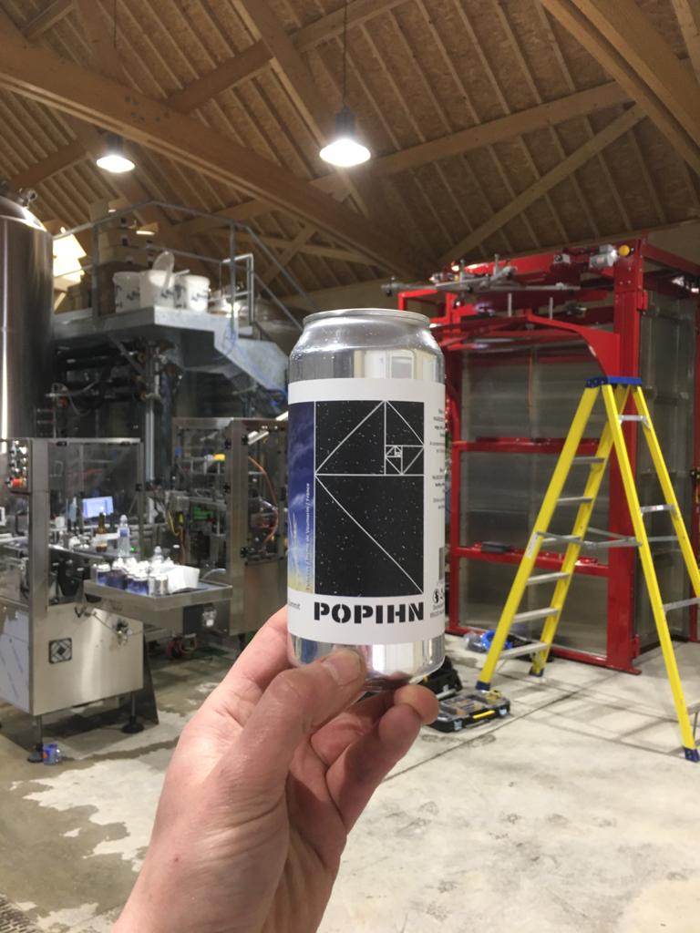 equip_core's tweet image. Un petit #flashback sur notre voyage à @BrasseriePOPIHN pour une installation passionnante d'un système complet d’encanettage par contre-pression @codimfg installé par Core! Video á suivre...#canning #bière