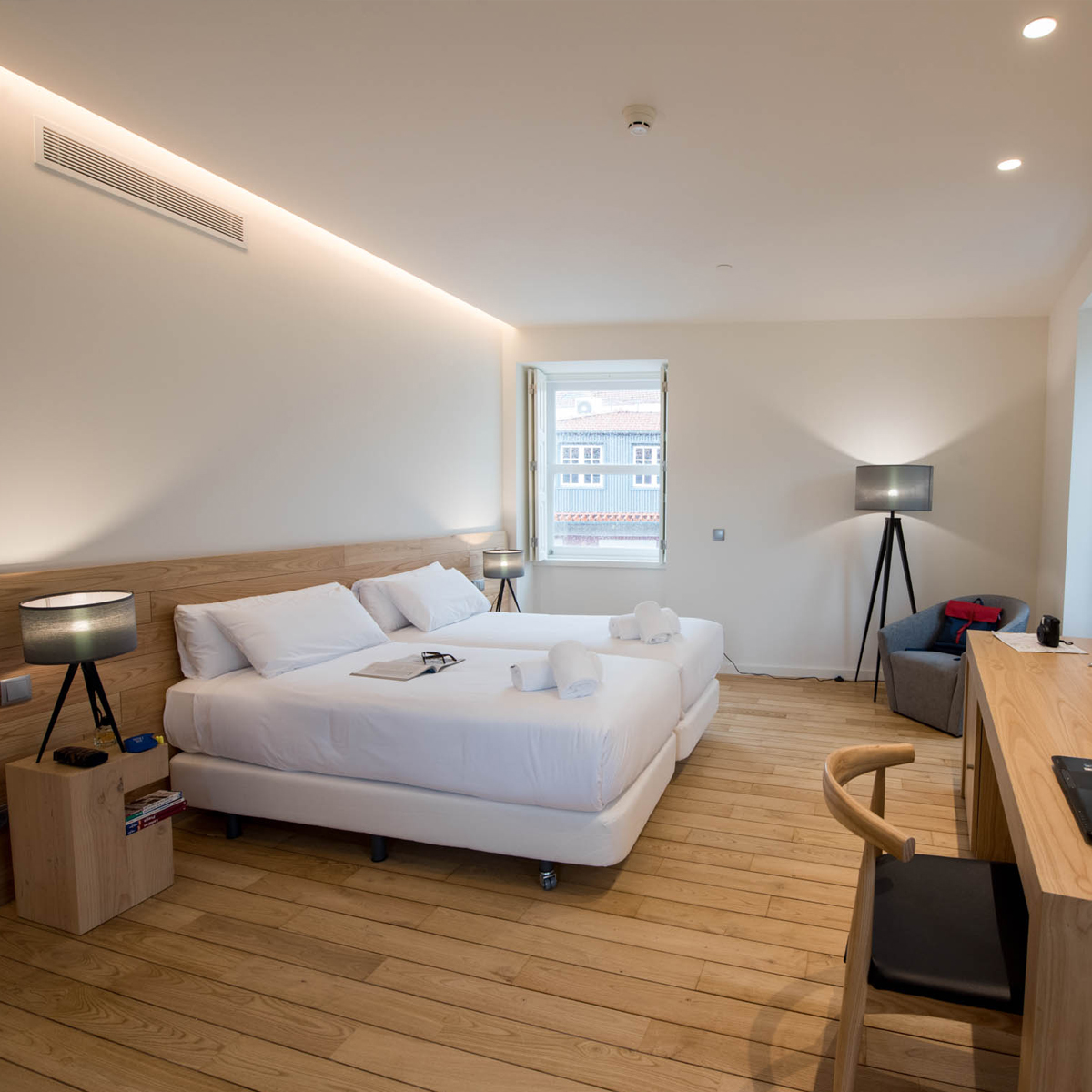 bluesockhostels's tweet photo. A stay in Porto with a 20% discount and free cancellation. Sounds good, doesn't it? Book yours now at https://t.co/3OHMzosWYp #BluesockWithYou https://t.co/eOrvEzZvLU