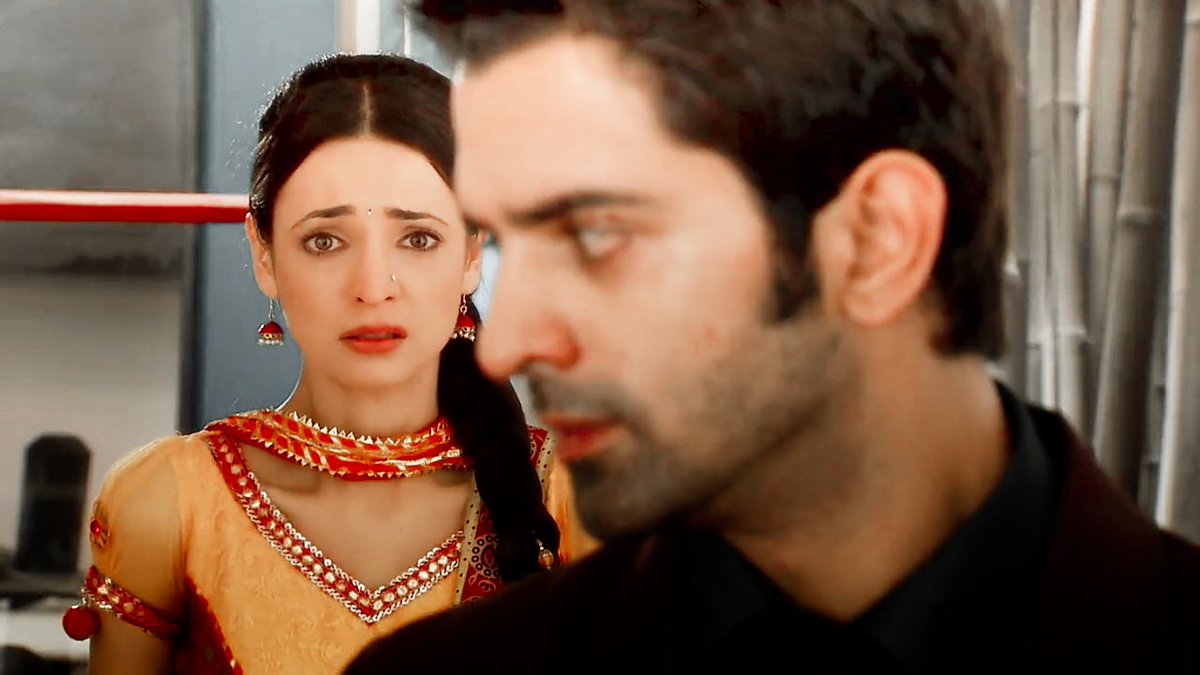 Arnav gets to know that Khushi spoke about his relationship with Lavanya to Nani and sends her to work at his guest house.Their eyes  #Arshi  #RabbaVe  #IPKKND #SanayaIrani  #BarunSobti