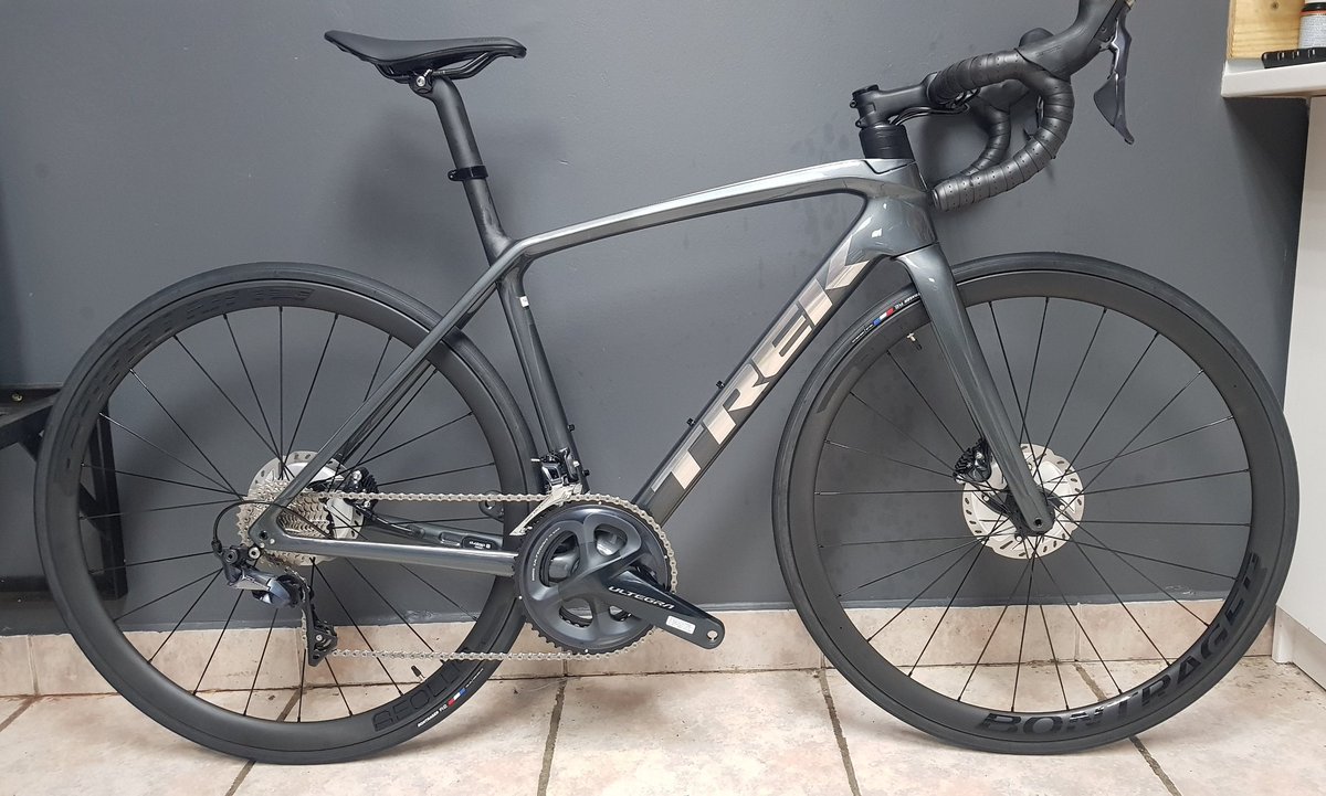 CharlCoetsee's tweet photo. First new emonda built.
Crazy light and surely crazy gorgeous 👌
#lifebehindbars
#attackthehill https://t.co/hi4YLh3emK