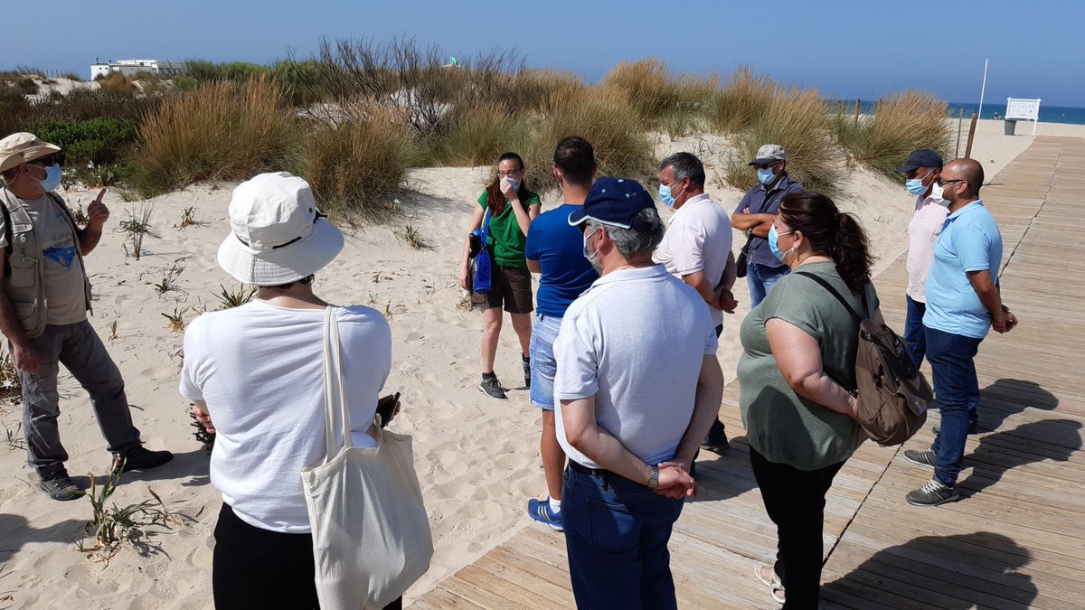 coambaoficial's tweet photo. 👉🏖️ Hoy, en la playa de #camposoto, en la sesión práctica llevada a cabo dentro de la AAFF Buenas prácticas de trabajo en el litoral y la importancia en el ecosistema. Nos acompaña nuestra RP en Cádiz, Rocío Agüera, @Atlantida_MA y @diputacioncadiz.

#SomosCOAMBA https://t.co/DUPIkAcLeN