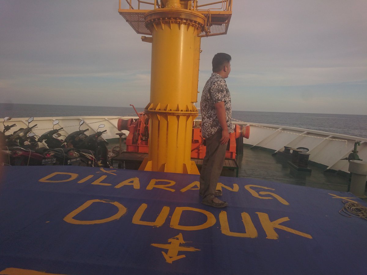 Indonesia terdiri dari pulau pulau,makanya fokus pemerintah untuk infrastruktur itu sangat penting. Trimakasih pk <a href="/jokowi/">Joko Widodo</a> atas Tol Laut nya KM sabuk nusantara masyarakat Pulau sangat terbantu. 
@hmsafrizalsh @tjhinfar21 <a href="/TheArieAir/">Arie Dirgantara</a> <a href="/Putra_PRP/">Putra Rizki Pratama</a> <a href="/Chacha_Sbg/">ChaCha</a> <a href="/niriansyah/">n. IRIANSYAH</a> @0_5dewa
