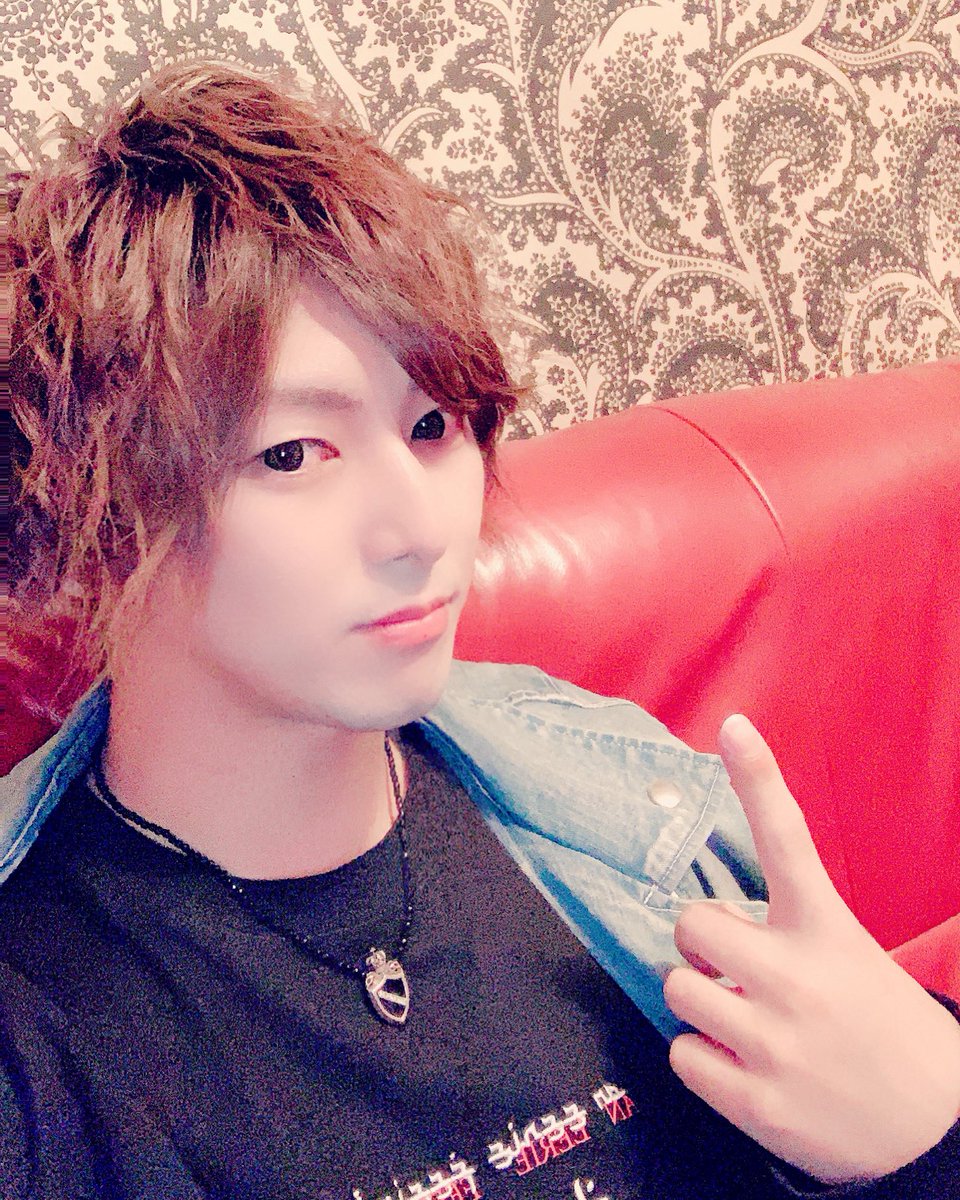 yu_dai1020's tweet photo. 本日、締め日!
CHROME-2nd-ファイナル。
ファイナルにふさわしい日にして最後に笑うのは僕と姫様方や。
#職業肝臓
#仙台
#国分町
#青森
#八戸
#ホスト
#メンキャバ
#イケメン
#chrome2nd
#clubmeteora
#楽しい
#稼げる
#求人 https://t.co/VVKWCgCTc8
