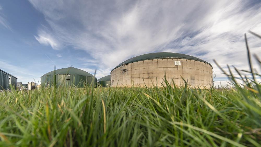 Methathis, située à Athis-Val- de Rouvre, devient le 7ème site de #biomethane 🐄 normand à injecter du #gazvert 🌻dans le réseau de <a href="/GRDF/">GRDF</a> et le 5ème site <a href="/ornedepartement/">Département de l'Orne</a>. La biomasse issue de 5 exploitations agricoles 🚜 permet de produire localement  la consommation de 1500 🏘