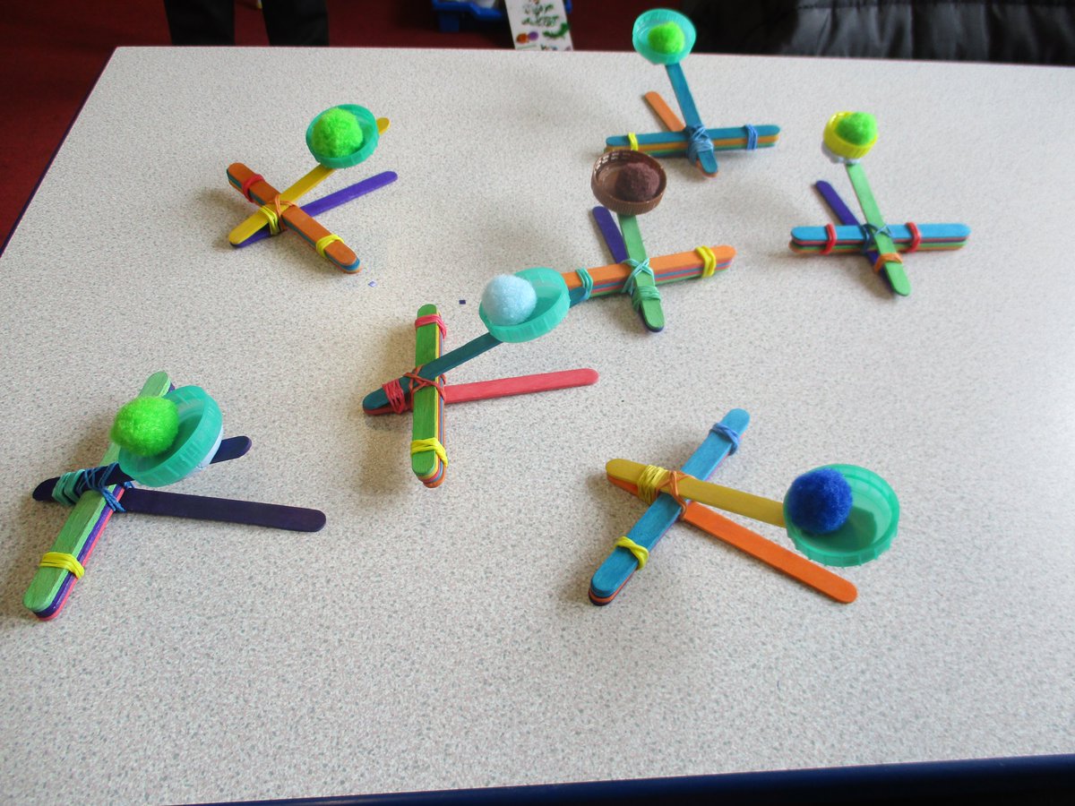 LilycroftSch's tweet photo. 🟠Orange bubble made catapults using lolly sticks! 🍭
#HowFarWillItGo #DrJoScience https://t.co/gCGSa7TZyF