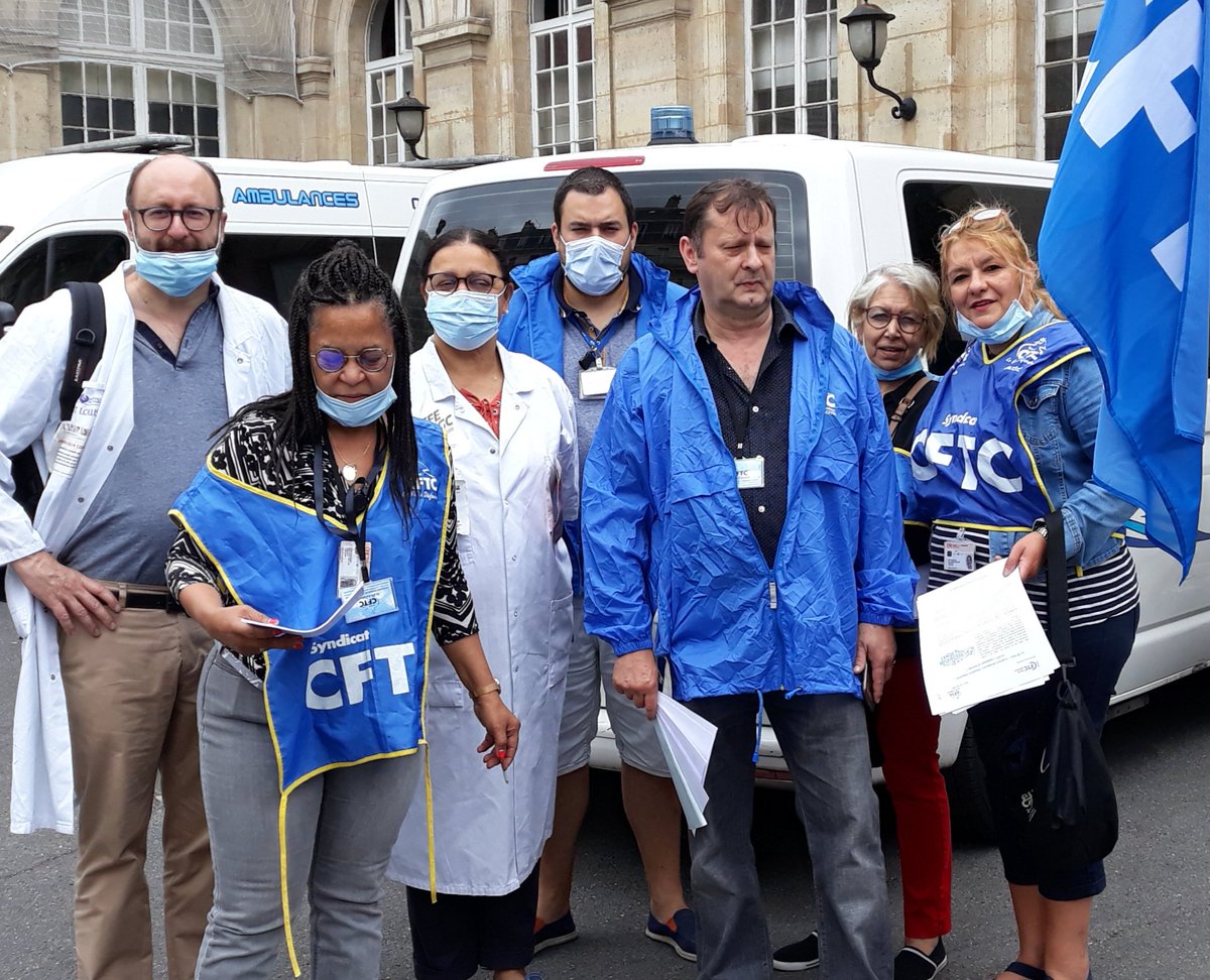 infirmierSNPI's tweet photo. L'équipe @AphpCfeCgc de Saint Louis et @CFTCaphp de Lariboisière au rassemblement des #hopitaux @APHP de Paris Nord
Ceux du sud à #cohin
Mascarade du #SegurDeLaSante il faut rouvrir des lits, créer des postes, revaloriser les salaires des #hospitaliers
@infirmierSNPI @CFECGC https://t.co/ivEnD6FLn6